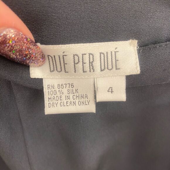 Due Per Due SZ 4  3pc "Silk" Gray Suit - Picture 6 of 7